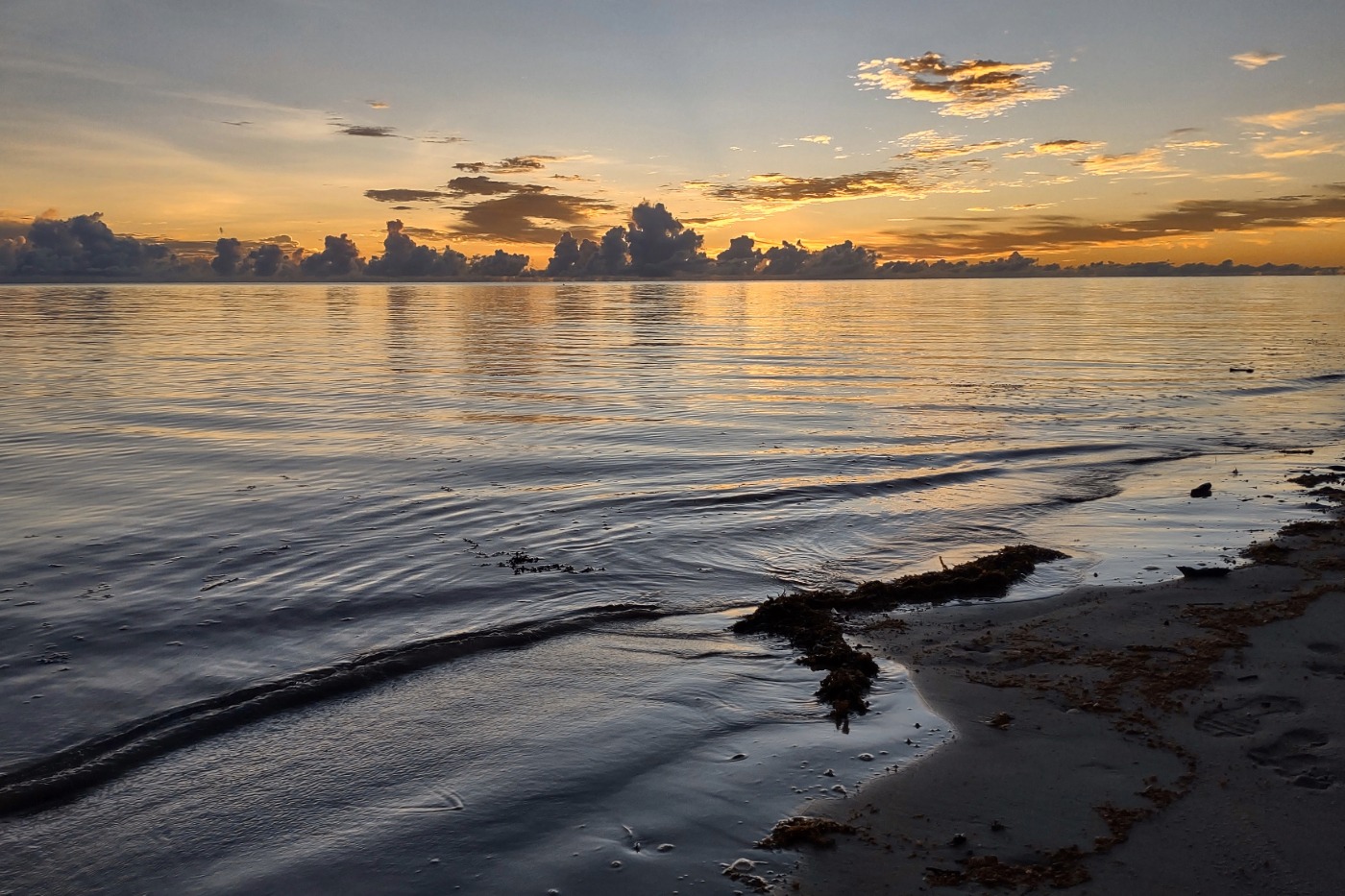 Beautiful sunrise at Four Mile Beach